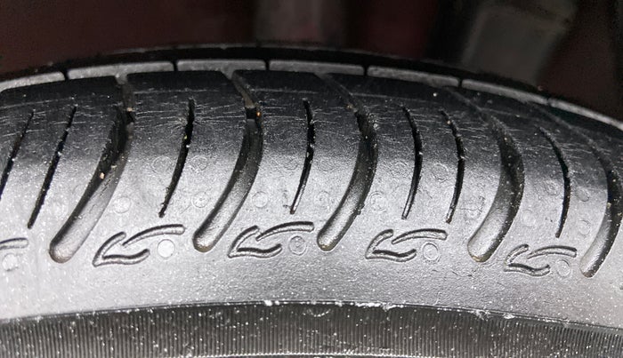 2014 Hyundai Grand i10 SPORTZ 1.2 KAPPA VTVT, Petrol, Manual, 63,799 km, Left Rear Tyre Tread