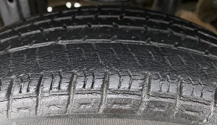 2011 Maruti Zen Estilo LXI, Petrol, Manual, 63,511 km, Right Rear Tyre Tread