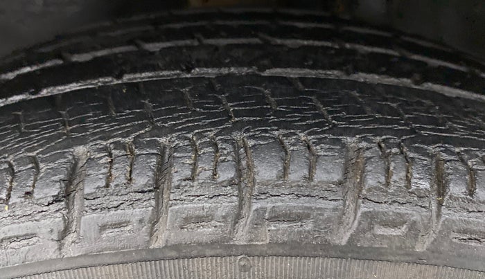 2011 Maruti Zen Estilo LXI, Petrol, Manual, 63,511 km, Left Front Tyre Tread