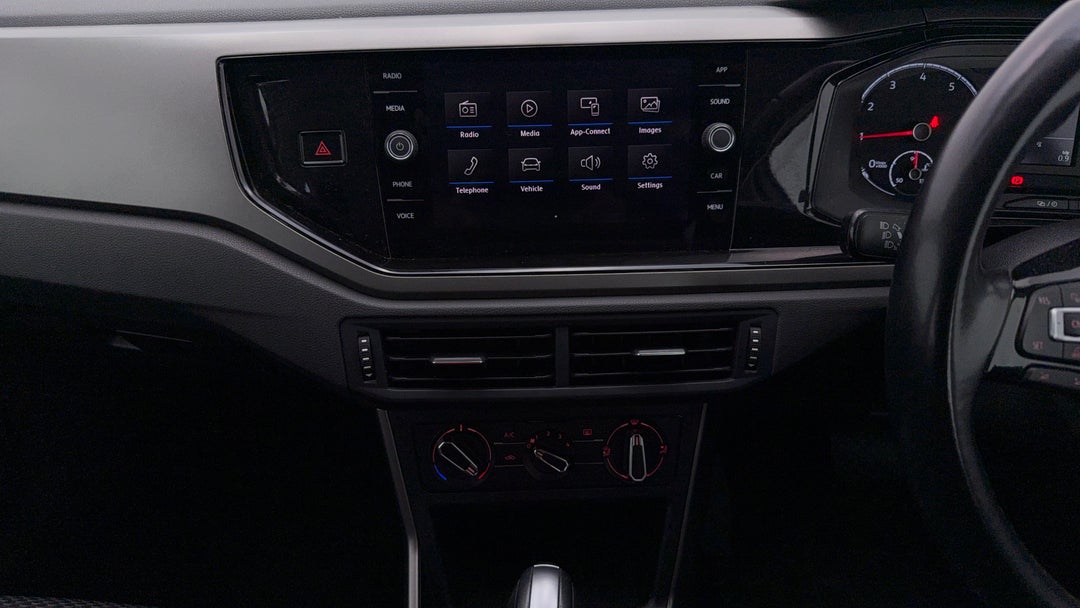 2019 Volkswagen Polo 70tsi Trendline, Automatic, 66731 km, Center Console