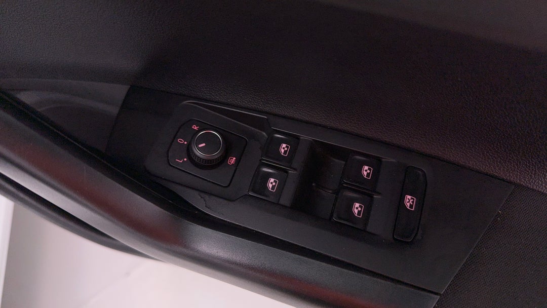 2019 Volkswagen Polo 70tsi Trendline, Automatic, 66731 km, Drivers Side Door Panel Controls