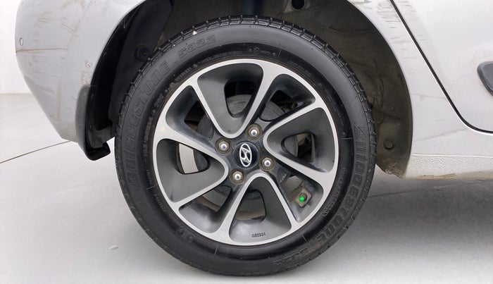 2017 Hyundai Grand i10 SPORTZ (O) 1.2 AT VTVT, Petrol, Automatic, 65,281 km, Right Rear Wheel