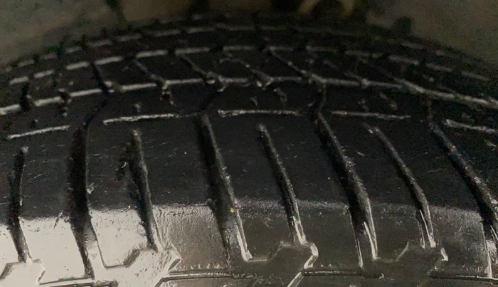 2018 Mahindra XUV500 W11 AT, Diesel, Automatic, 49,286 km, Left Front Tyre Tread