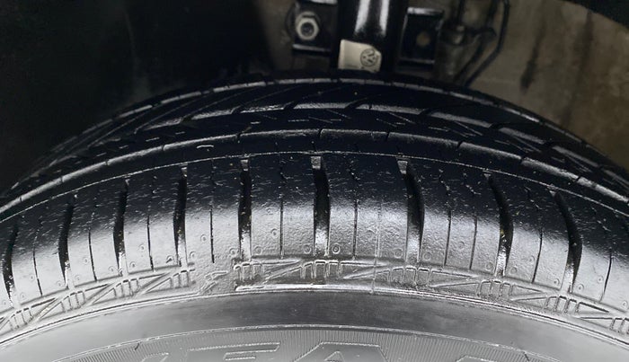 2019 Volkswagen Ameo TRENDLINE 1.0L, Petrol, Manual, 12,737 km, Left Front Tyre Tread