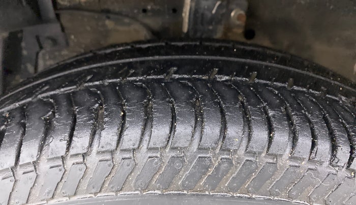 2016 Maruti Swift Dzire VXI (O), Petrol, Manual, 31,708 km, Left Front Tyre Tread