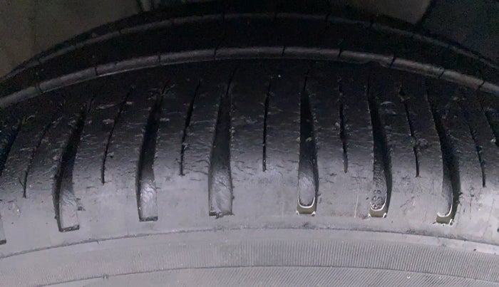 2019 Hyundai Elite i20 1.2 SPORTS PLUS VTVT, Petrol, Manual, 26,336 km, Right Front Tyre Tread