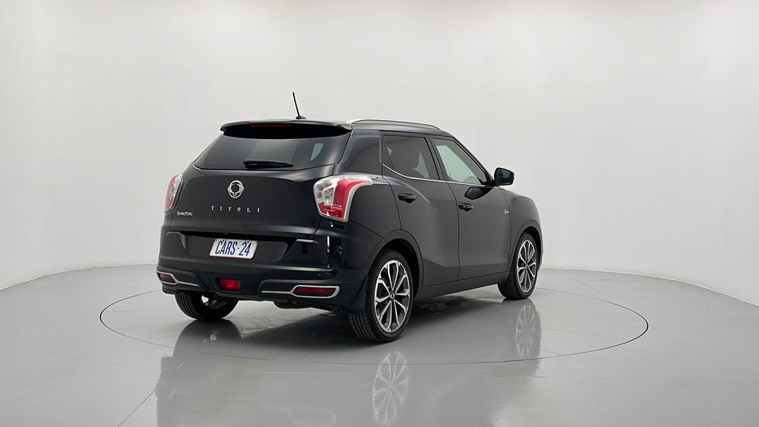 Right Back Diagonal (45- Degree) View