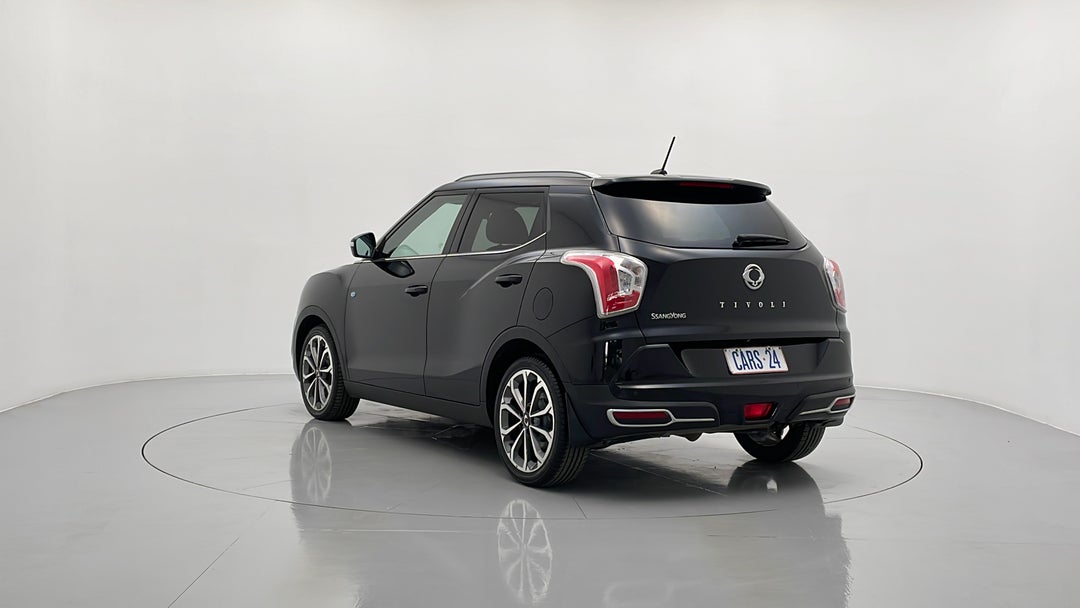 Left Back Diagonal (45- Degree) View