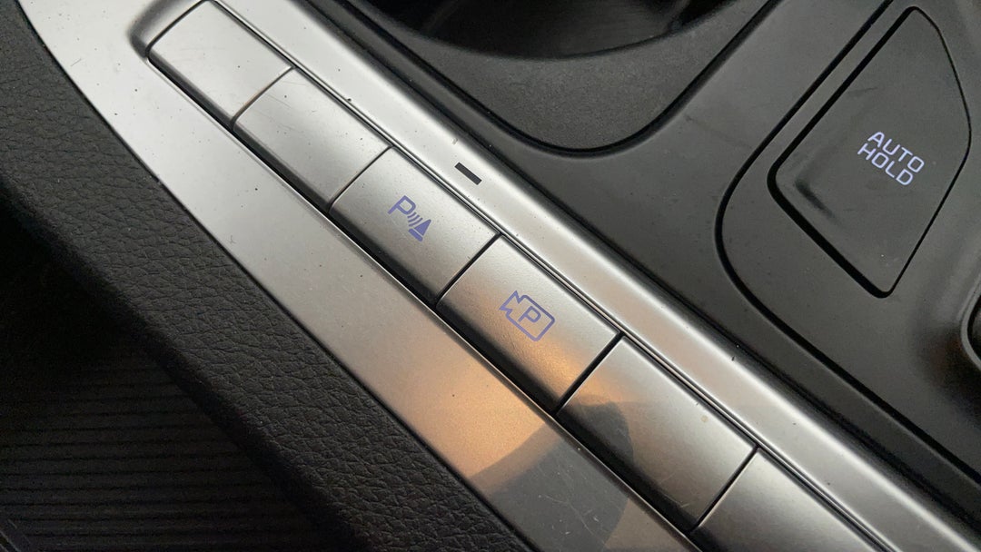 2024 Kia Carnival S, Automatic, 41603 km, Utility Switches/Buttons