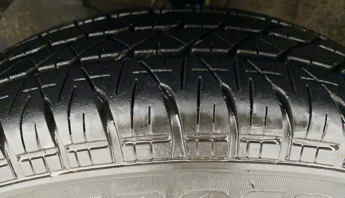 2017 Maruti Dzire VXI, Petrol, Manual, 36,349 km, Left Front Tyre Tread