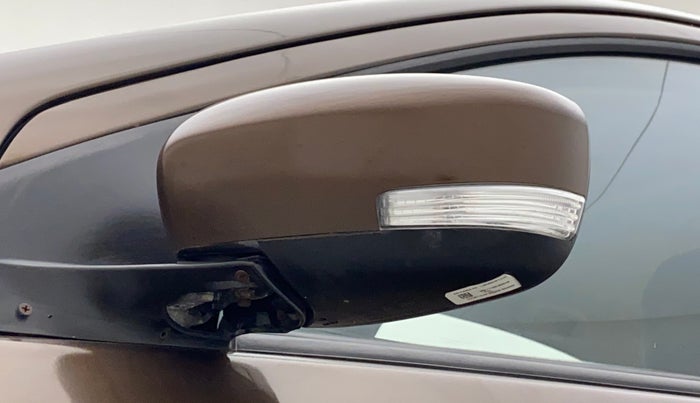 2016 Maruti Ciaz ZDI SHVS, Diesel, Manual, 85,590 km, Left rear-view mirror - Cover has minor damage