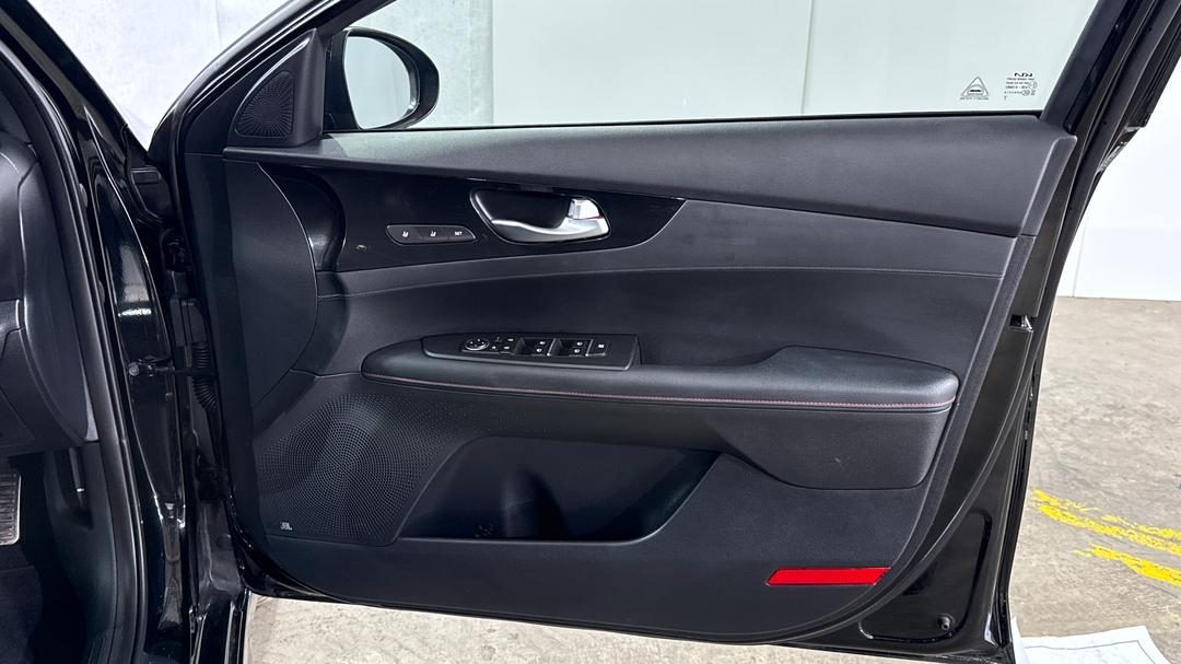 2024 Kia Cerato Gt, Automatic, 22555 km, Speaker View