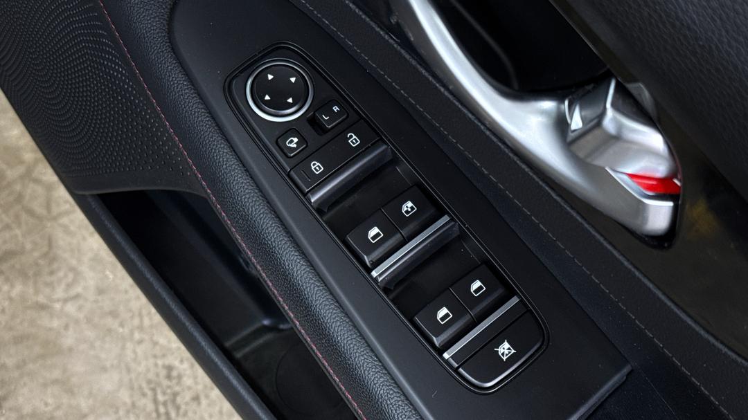 2024 Kia Cerato Gt, Automatic, 22555 km, Drivers Side Door Panel Controls