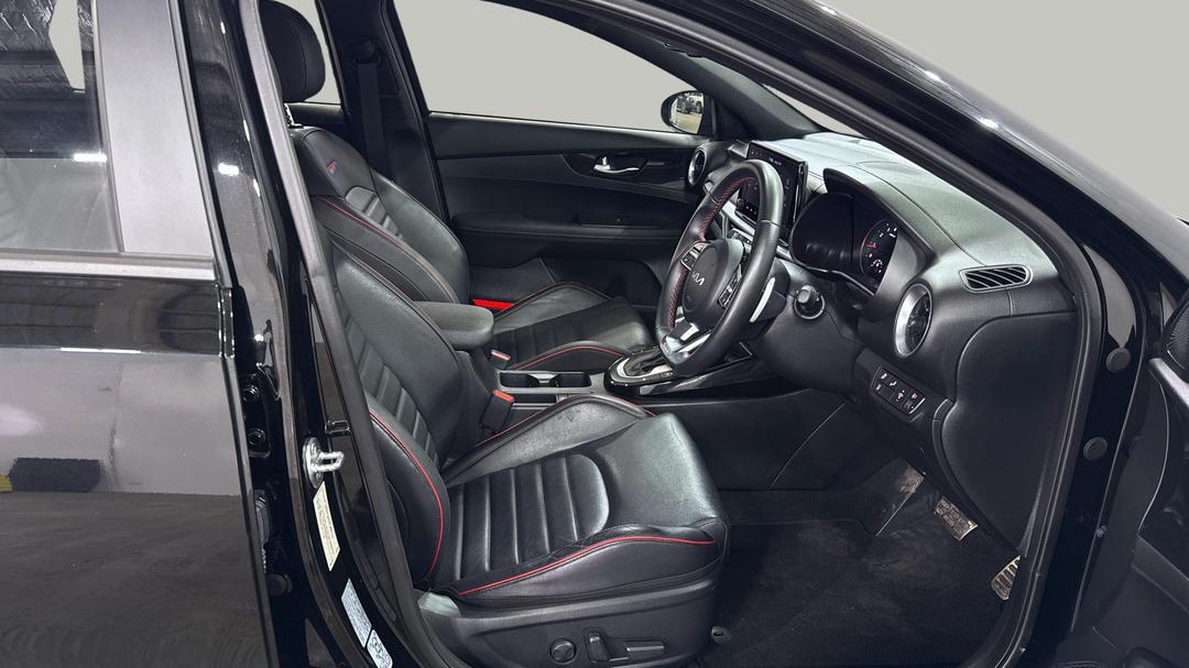 2024 Kia Cerato Gt, Automatic, 22555 km, Right Side Front Door Cabin View