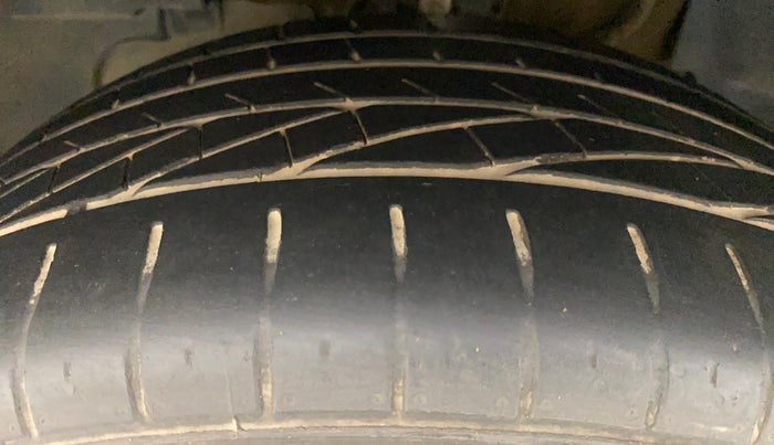 2018 Tata NEXON XZ PLUS PETROL, Petrol, Manual, 34,106 km, Left Front Tyre Tread
