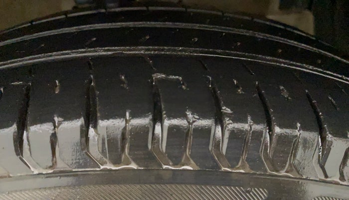 2012 Maruti Swift VXI, Petrol, Manual, 84,253 km, Left Rear Tyre Tread