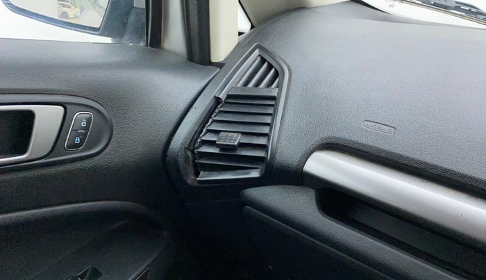 2018 Ford Ecosport TREND 1.5L DIESEL, Diesel, Manual, 1,10,049 km, AC Unit - Front vent has minor damage