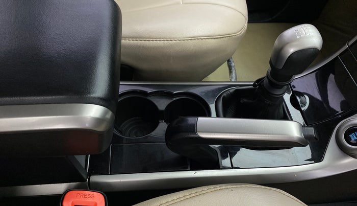 2018 Mahindra XUV500 W7 FWD, Diesel, Manual, 51,281 km, Gear Lever