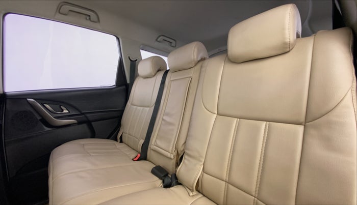 2018 Mahindra XUV500 W7 FWD, Diesel, Manual, 51,281 km, Right Side Rear Door Cabin