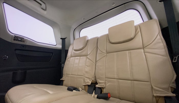 2018 Mahindra XUV500 W7 FWD, Diesel, Manual, 51,281 km, Third Seat Row ( optional )