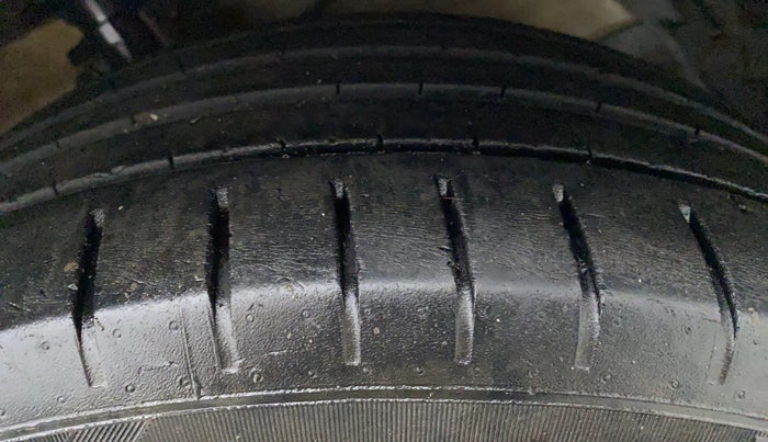 2018 Maruti Ciaz ALPHA 1.4 VVT, Petrol, Manual, 59,740 km, Left Front Tyre Tread