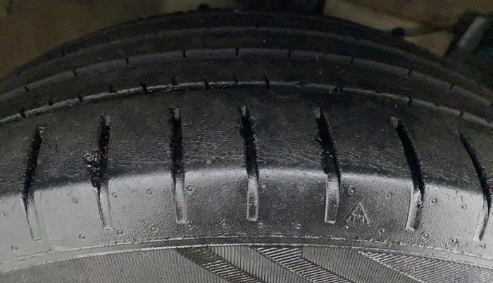2018 Maruti Ciaz ALPHA 1.4 VVT, Petrol, Manual, 59,740 km, Right Rear Tyre Tread