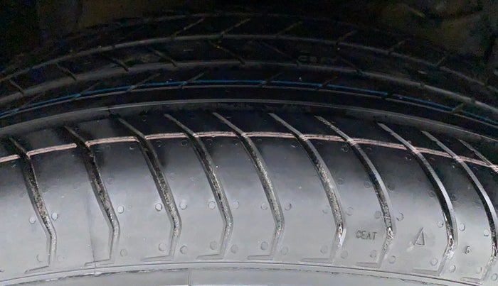 2017 Maruti S Cross ALPHA 1.3, Diesel, Manual, 71,420 km, Right Front Tyre Tread
