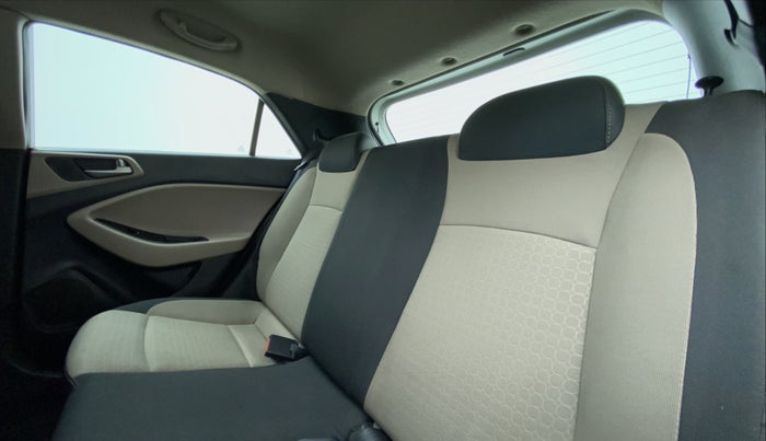 2015 Hyundai Elite i20 SPORTZ 1.4, Diesel, Manual, 64,601 km, Right Side Rear Door Cabin