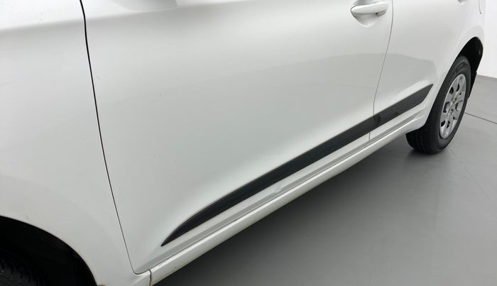 2015 Hyundai Elite i20 SPORTZ 1.4, Diesel, Manual, 64,601 km, Front passenger door - Slightly dented