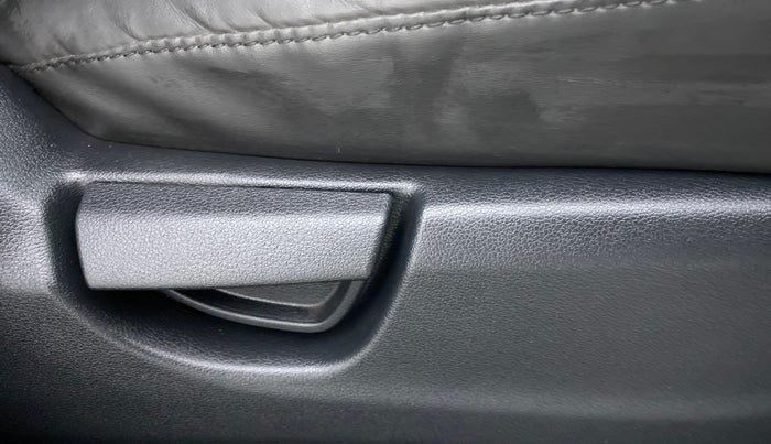 2020 Hyundai NEW SANTRO 1.1 MAGNA CNG MT, CNG, Manual, 24,677 km, Driver Side Adjustment Panel