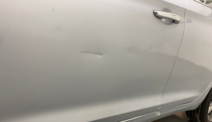 2019 Hyundai Verna 1.6 VTVT SX, Petrol, Manual, 68,811 km, Front passenger door - Minor scratches