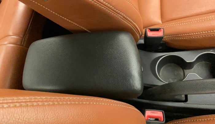 2019 Hyundai Verna 1.6 VTVT SX, Petrol, Manual, 68,811 km, Driver seat - Armrest has miinor damage