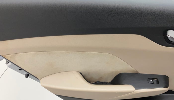 2019 Hyundai Verna 1.6 VTVT SX, Petrol, Manual, 68,811 km, Rear left door - Trim has minor damage