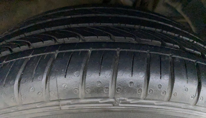 2019 Toyota Glanza G MT PETROL, Petrol, Manual, 65,666 km, Right Front Tyre Tread