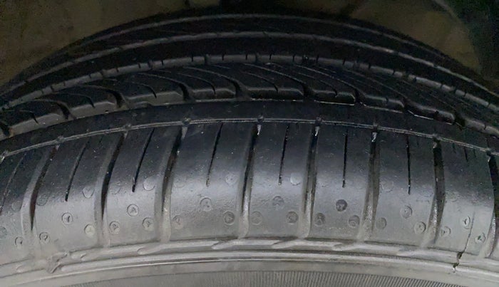 2019 Toyota Glanza G MT PETROL, Petrol, Manual, 65,666 km, Left Front Tyre Tread