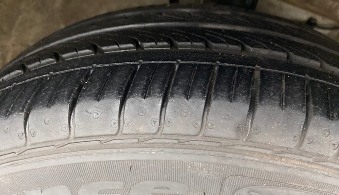 2016 Maruti Ciaz VXI PLUS, Petrol, Manual, 57,845 km, Right Front Tyre Tread