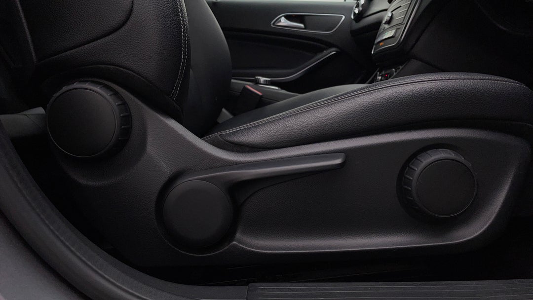 2018 Mercedes-benz GLA 180, Automatic, 108050 km, Drivers Side Adjustment Panel