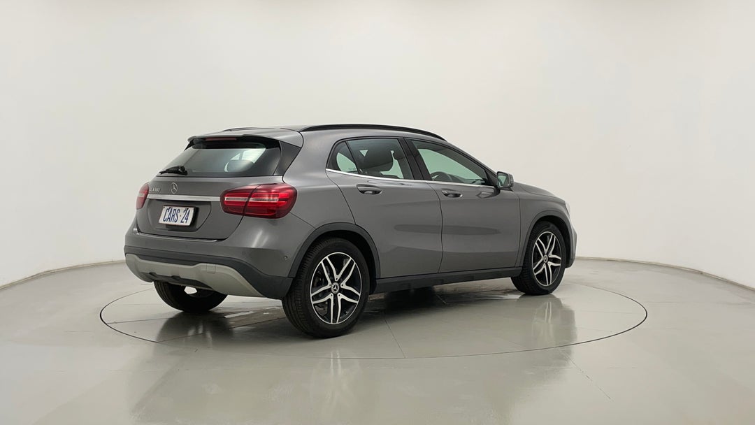 2018 Mercedes-benz GLA 180, Automatic, 108050 km, Right Back Diagonal (45- Degree) View