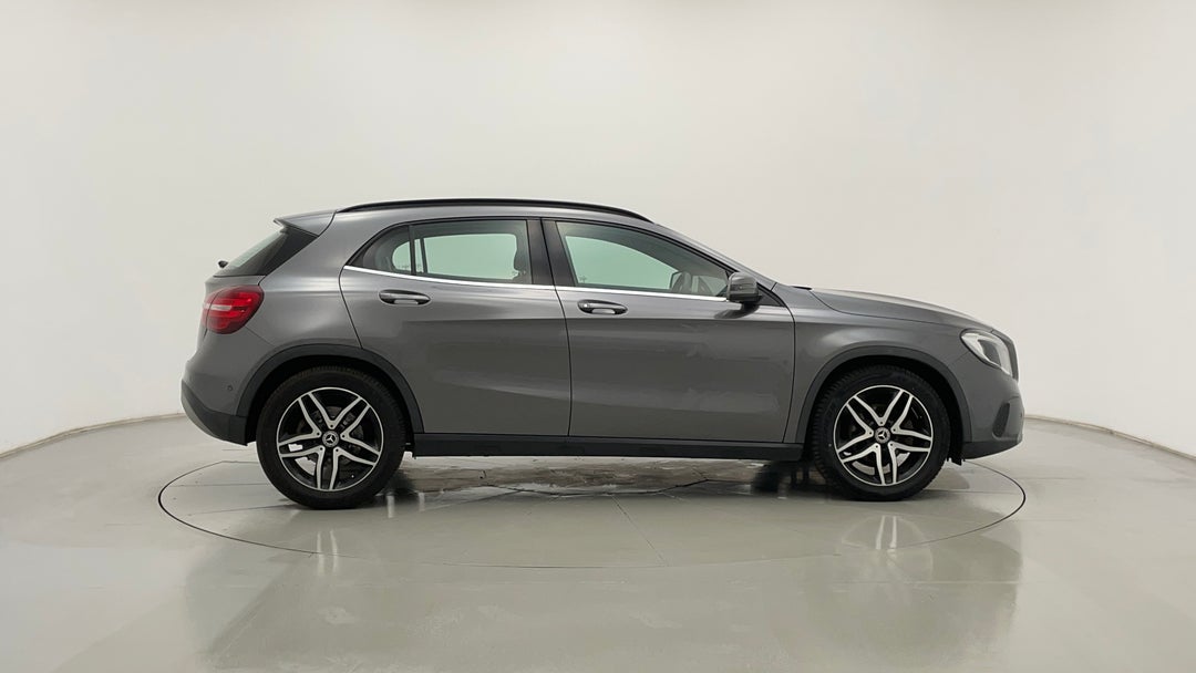 2018 Mercedes-benz GLA 180, Automatic, 108050 km, Right Side View