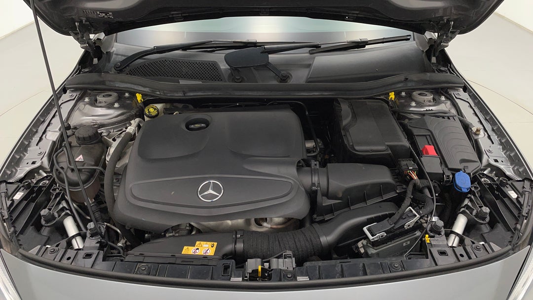 2018 Mercedes-benz GLA 180, Automatic, 108050 km, Open Bonnet (Engine)