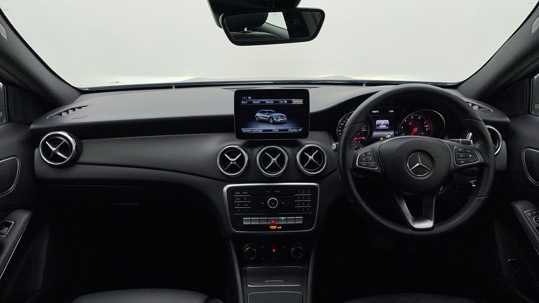 2018 Mercedes-benz GLA 180, Automatic, 108050 km, Dashboard View