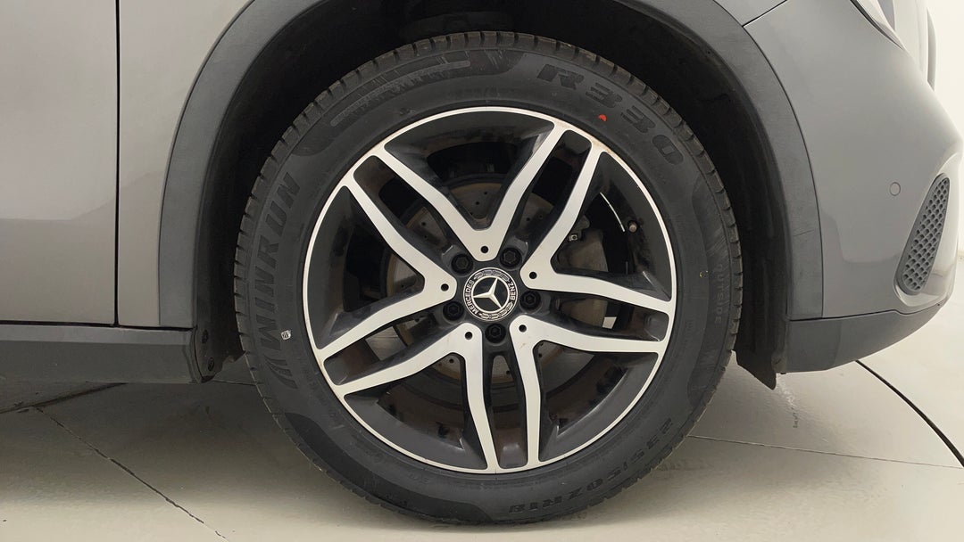 2018 Mercedes-benz GLA 180, Automatic, 108050 km, Right Front Wheel