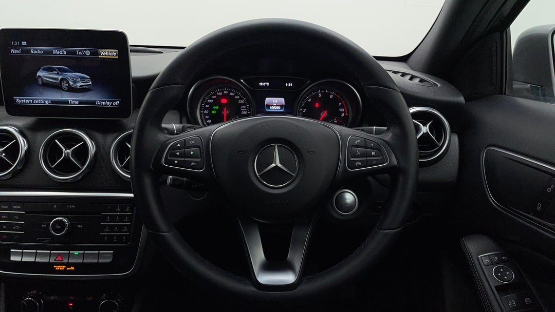2018 Mercedes-benz GLA 180, Automatic, 108050 km, Steering Wheel Close-up