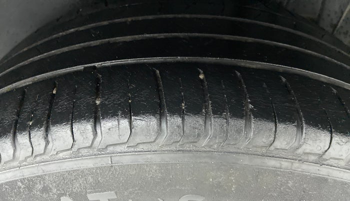 2017 Maruti S Cross ALPHA SHVS, Diesel, Manual, 91,980 km, Left Rear Tyre Tread