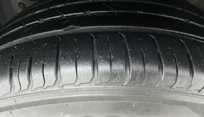 2017 Maruti S Cross ALPHA SHVS, Diesel, Manual, 91,980 km, Left Front Tyre Tread