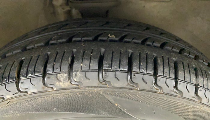 2011 Maruti Zen Estilo VXI ABS, Petrol, Manual, 42,045 km, Right Front Tyre Tread