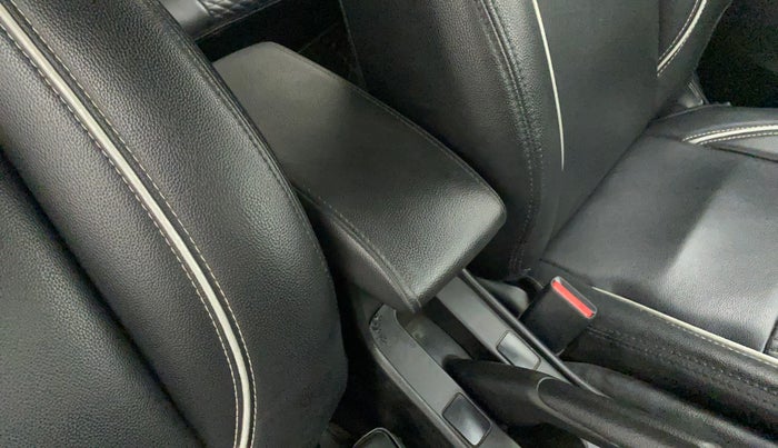 2019 Maruti Baleno ZETA PETROL 1.2, Petrol, Manual, 40,606 km, Driver seat - Armrest has miinor damage