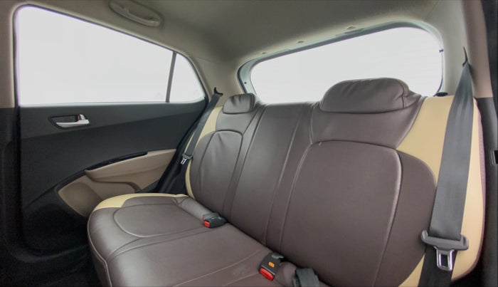 2016 Hyundai Grand i10 SPORTZ 1.2 KAPPA VTVT, Petrol, Manual, 39,598 km, Right Side Rear Door Cabin