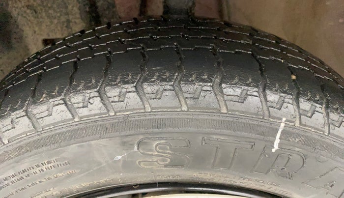 2014 Datsun Go T, Petrol, Manual, 28,862 km, Left Front Tyre Tread