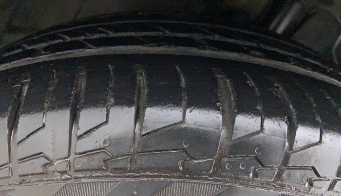 2015 Ford Ecosport 1.5TITANIUM TDCI, Diesel, Manual, 1,00,131 km, Right Rear Tyre Tread
